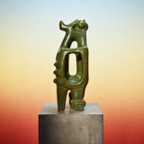 Green abstract Kakadu sculpture on a gray pedestal with a gradient background