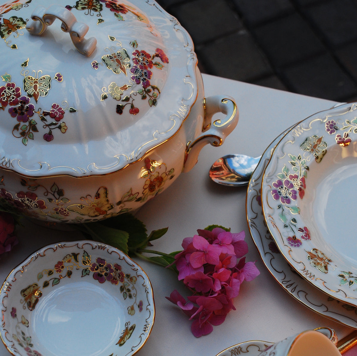 Butterfly Tableware – ZSOLNAY